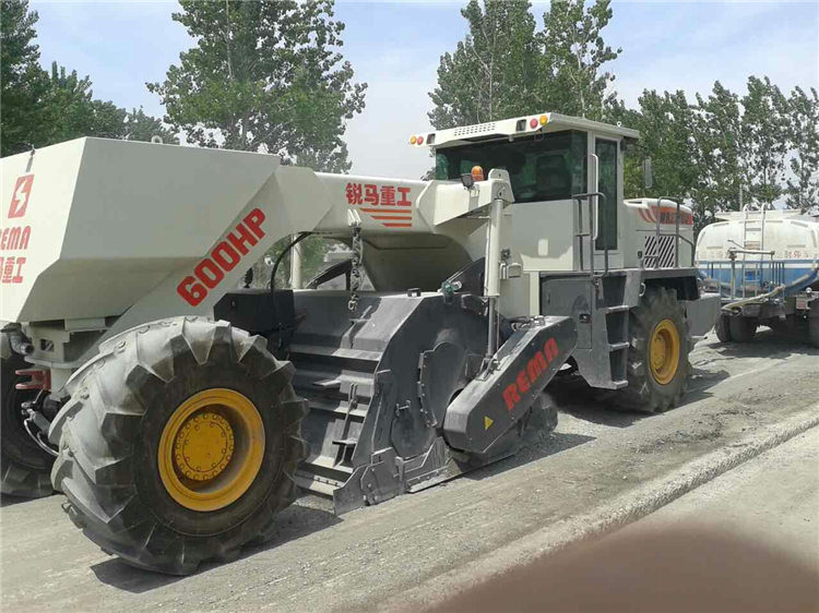 WR2300V，河南淮陽(yáng)S206省道施工